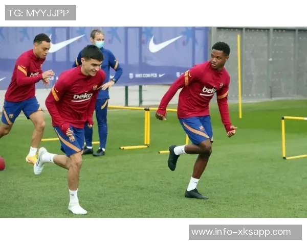 英媒报道卡拉菲奥里因髋部伤缺席下轮世预赛独自训练